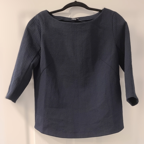 Club Monaco Navy colored textured Top with open back - Picture 1 of 3